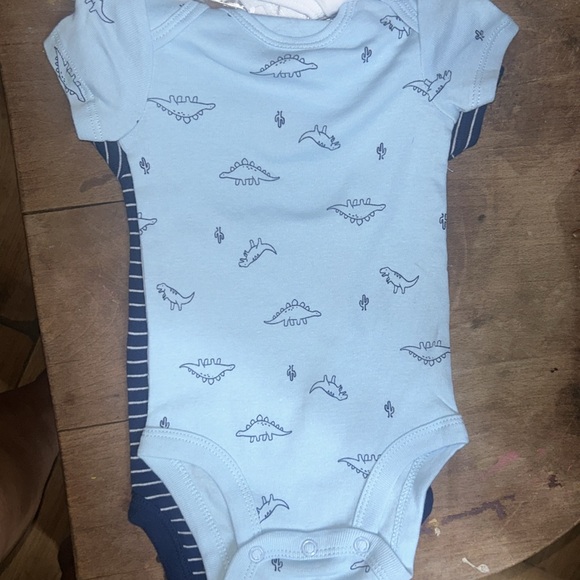 Carters onesies 3pack - Picture 3 of 4
